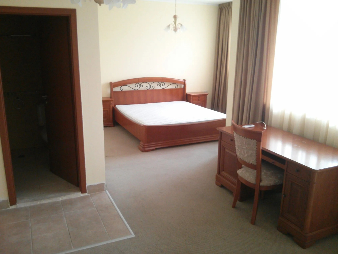 Estreya Palace & Residence
