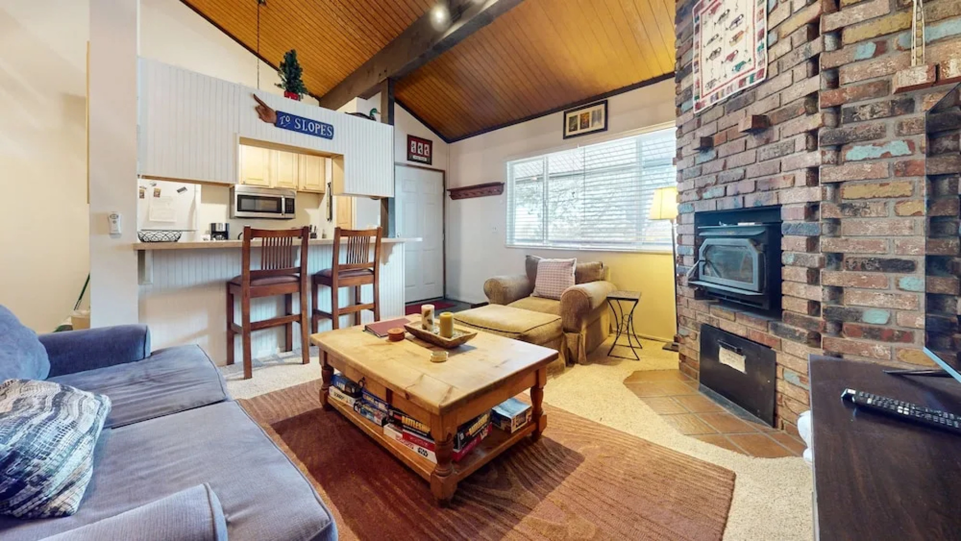 Sierra Manors 75 Cozy and Comfy Condo, On the Shuttle Route by Redawning