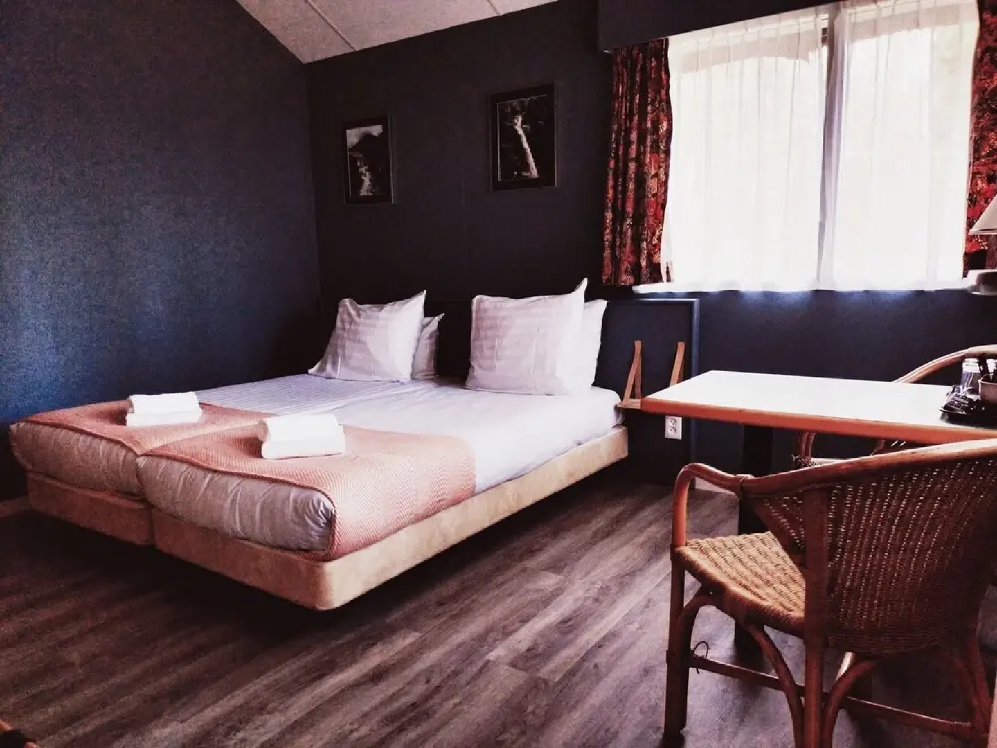 Green White Hotel Restaurant