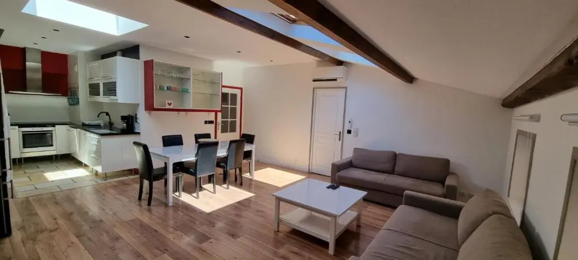 Chambre d'Hôtes sde, wc privé climatisé dans loft 80m2 Espace commun avec les habitants Salon et cuisine