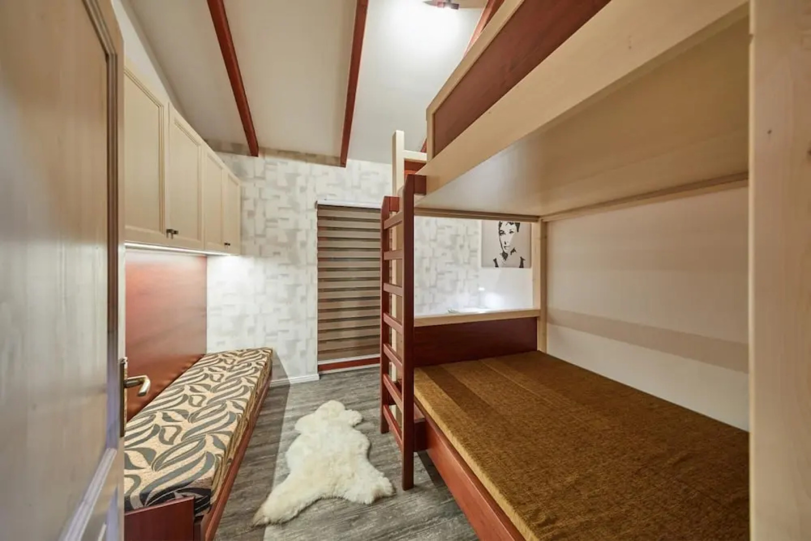 Cerna Kcg350 in Cermn