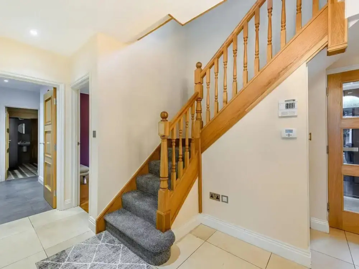 6 Bed House - Sleeps 11 - Pets - Garden - Parking