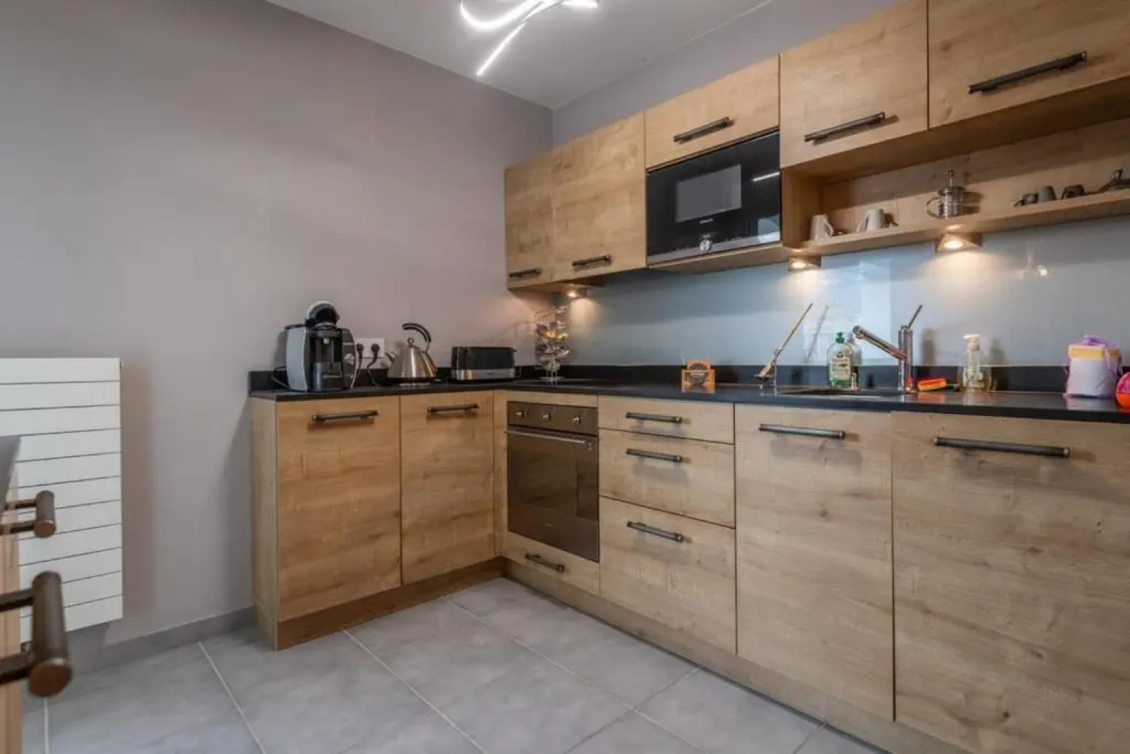 Apartment with balcony near downtown