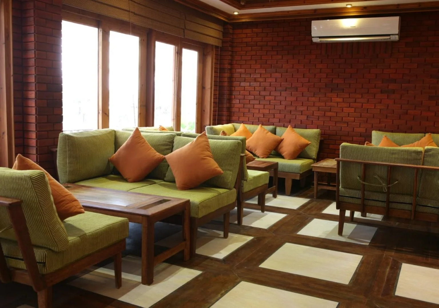 Eureka Serenity Athiri Inn