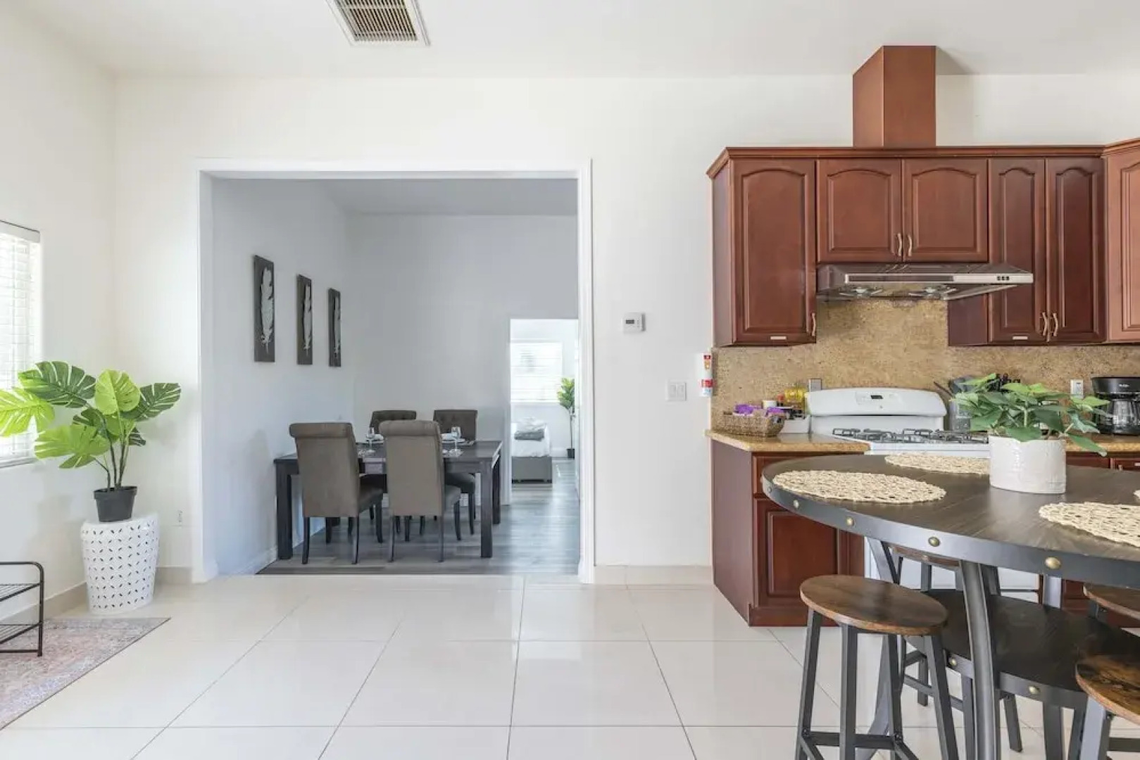 Elegant Retreat Modern Comforts, Prime Location