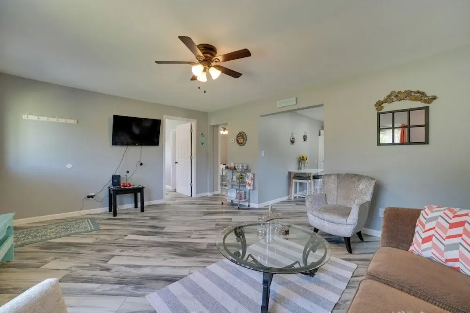 All-season Getaway in Frederic: Bring Your Pets!