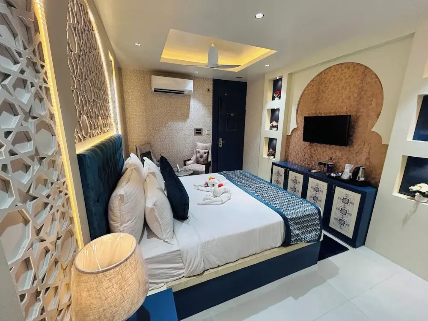 Hotel Meena Aurum Inn