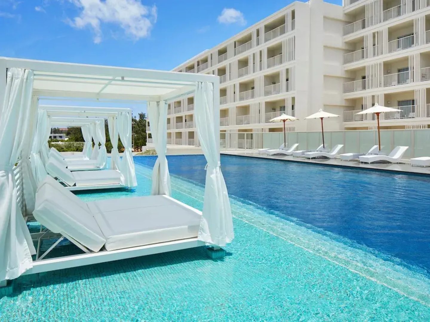 LOISIR Living Suites SERAGAKI