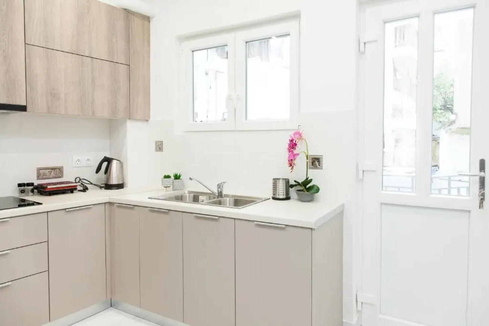 Modern 3-bedroom Apartment Next to Koridallos square