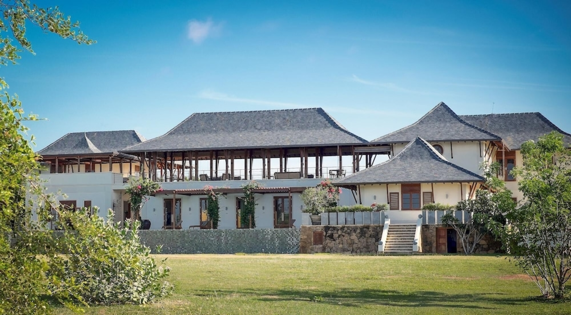 Phenominal Beach Villa Set In 20 Acres With Floodlit Tennis Court