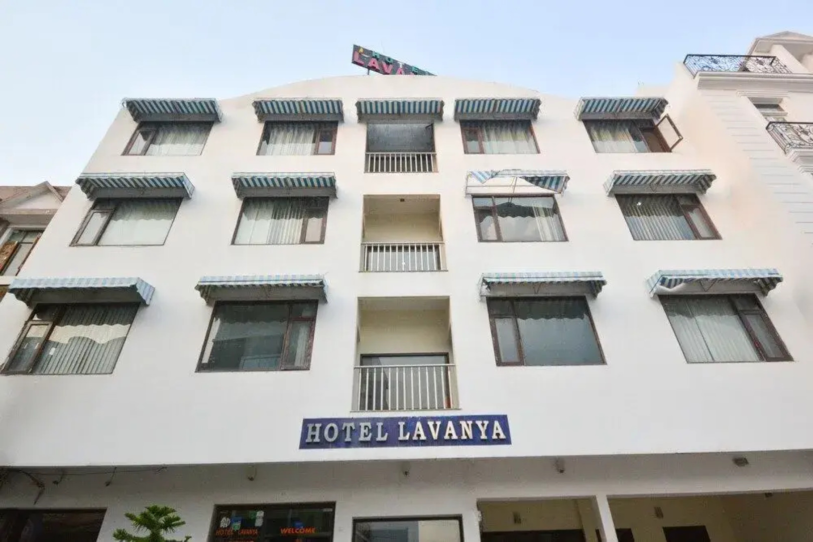 Oyo 32424 Hotel Lavanya