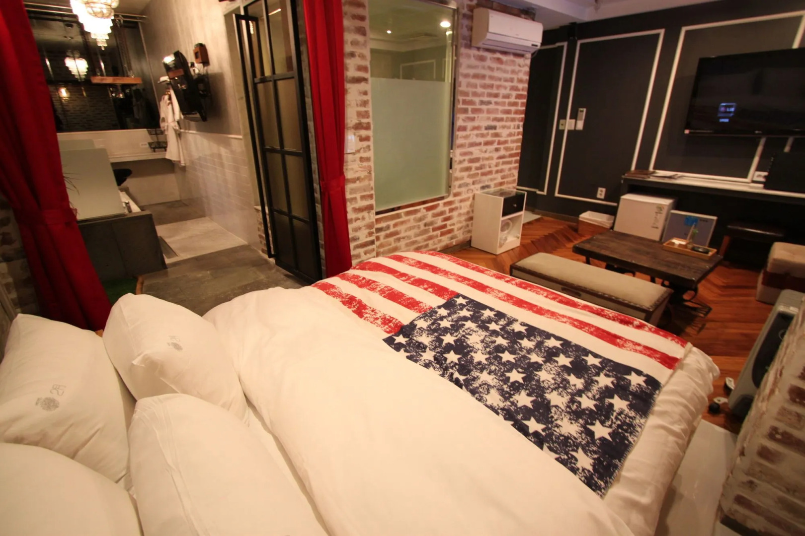 Hotel February Suseong