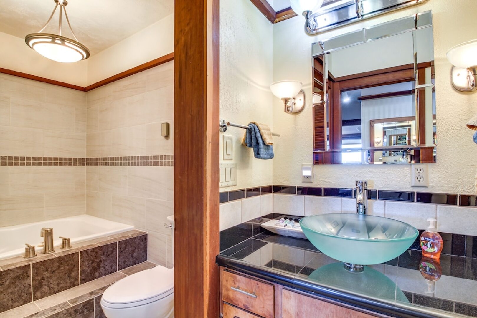 Enchanting Coos Bay Sanctuary w/ Lush Views!