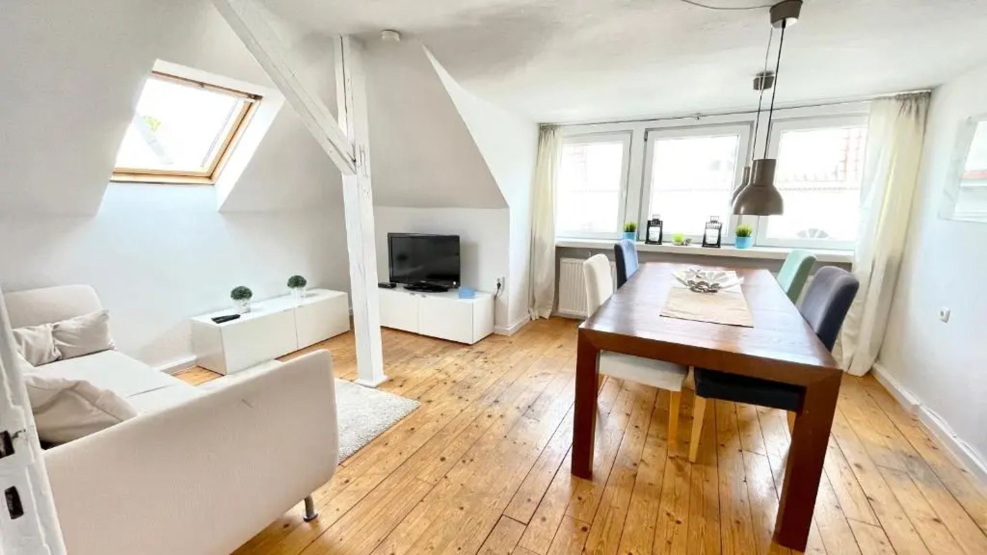 Schönes City-Apartment mit 2 Schlafzimmer, Parkplatz, ruhig und hell, D46-DG