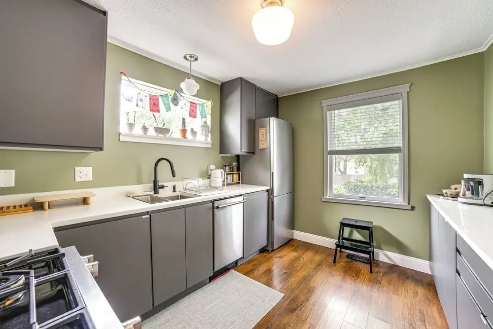 Grand Haven Getaway < 1 Mi to Lake Michigan!