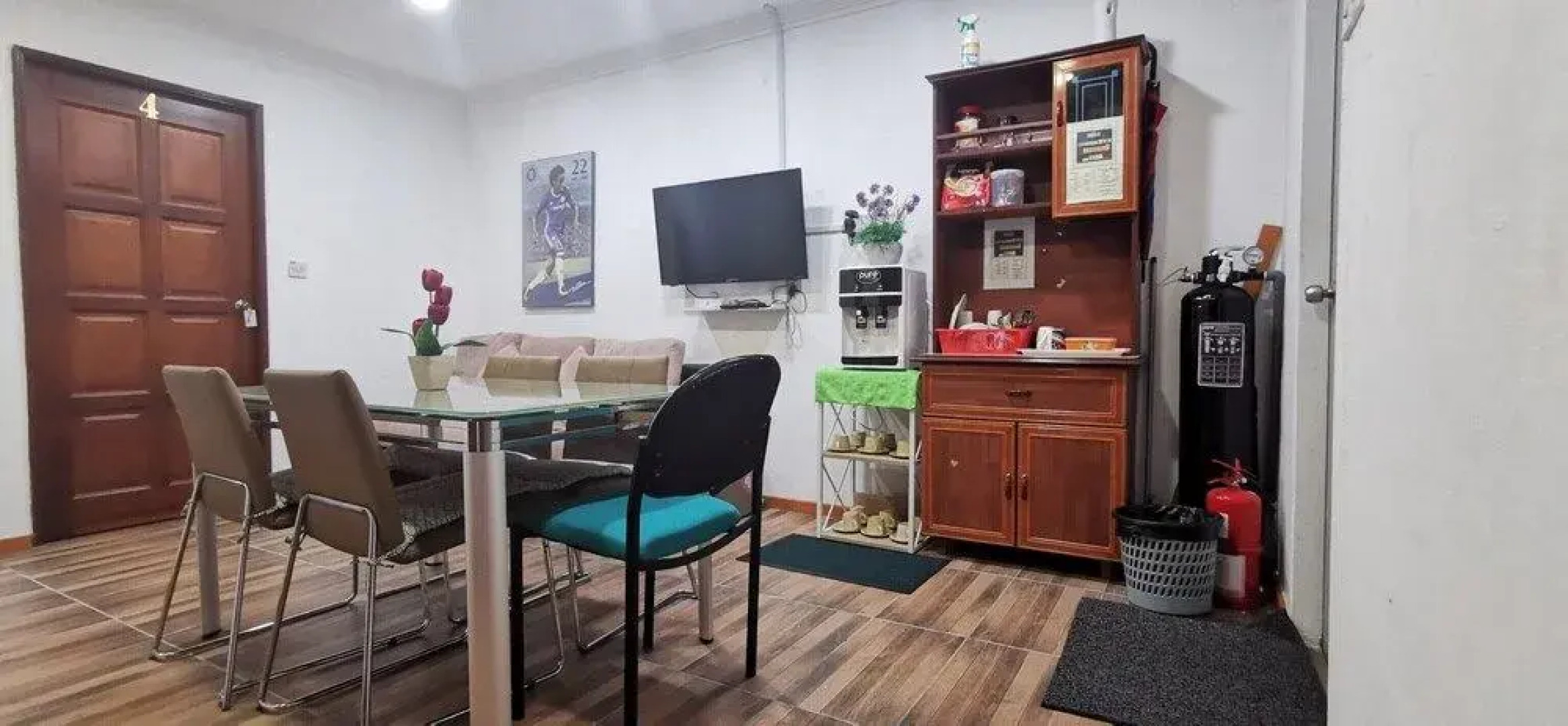 90372 Greybirds Hostel