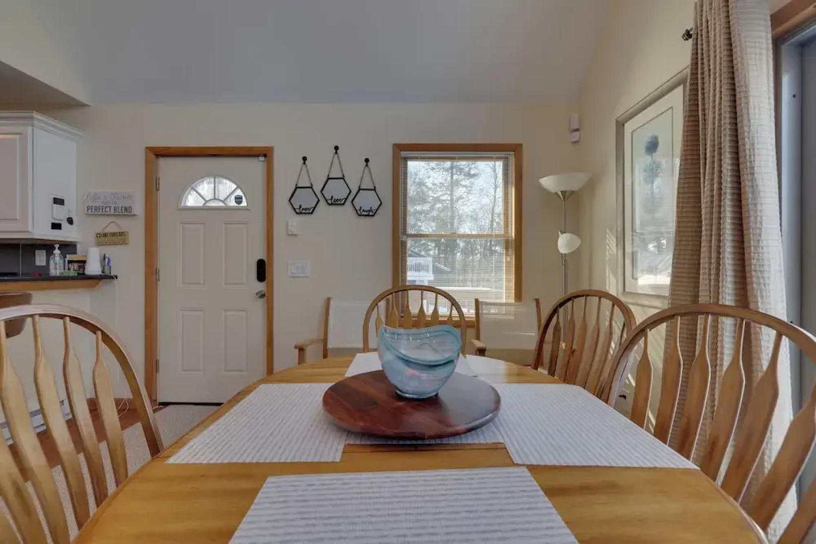 Large Deck + Resort Amenities: Lake Ariel Retreat