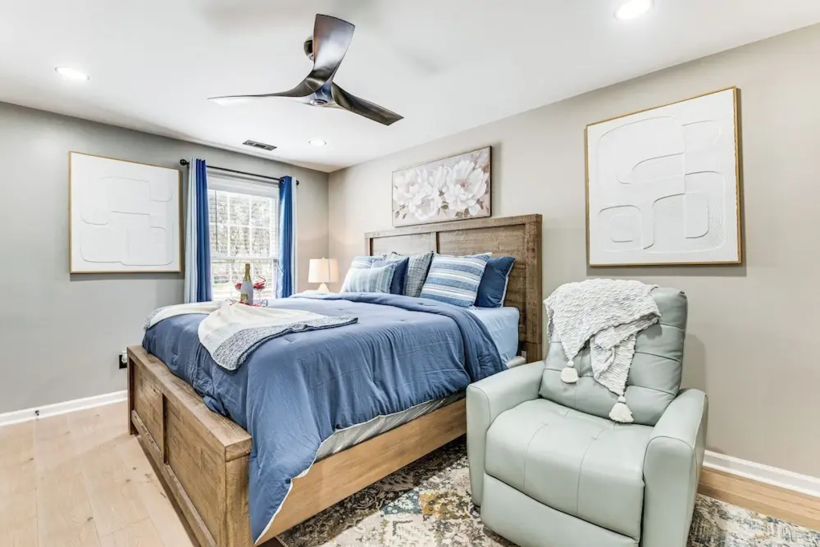 4 Mi to Airport: Atlanta Home w/ Deck & Hot Tub