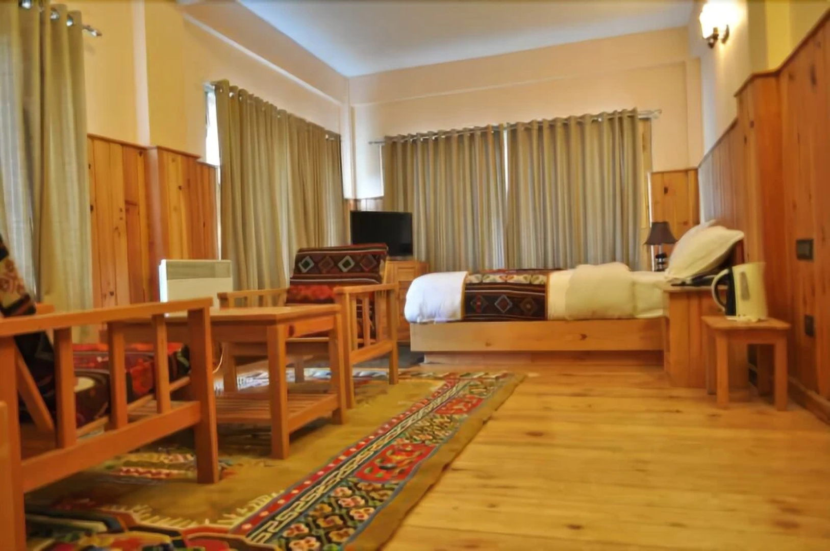 Base Camp Hotel