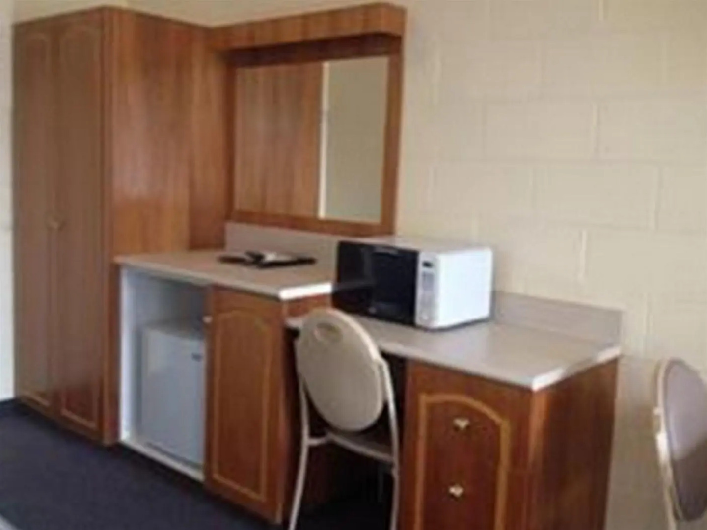 All Seasons Motor Lodge