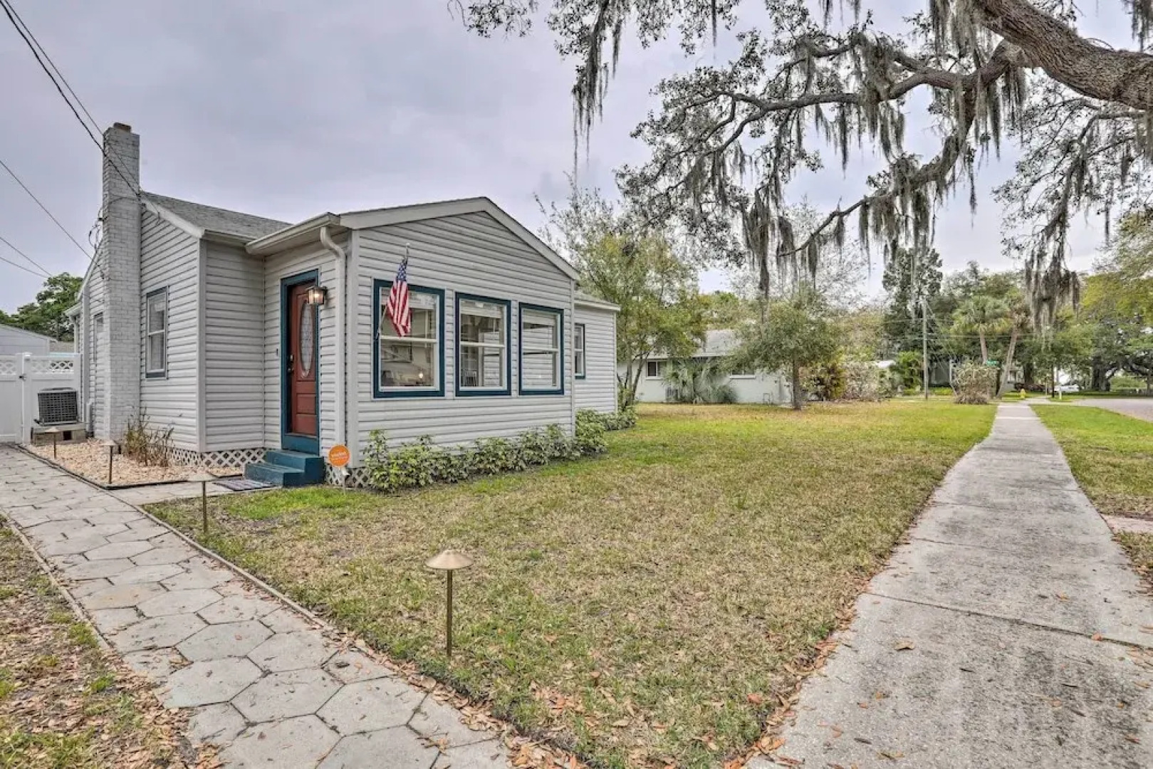 Tampa Bay Area Cottage w/ Gas Grill and Fire Pit!