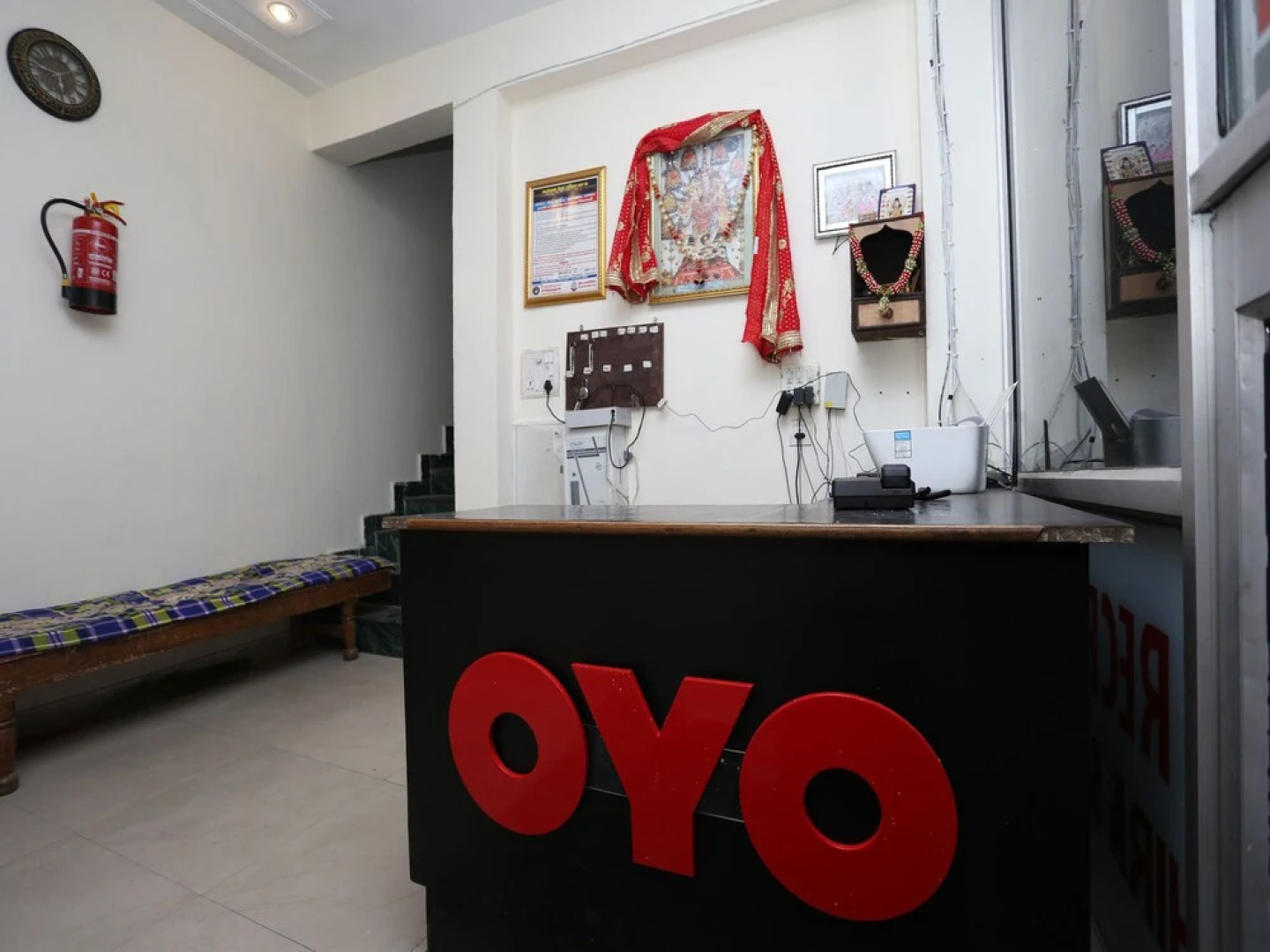 Oyo 30850 Hotel Hira
