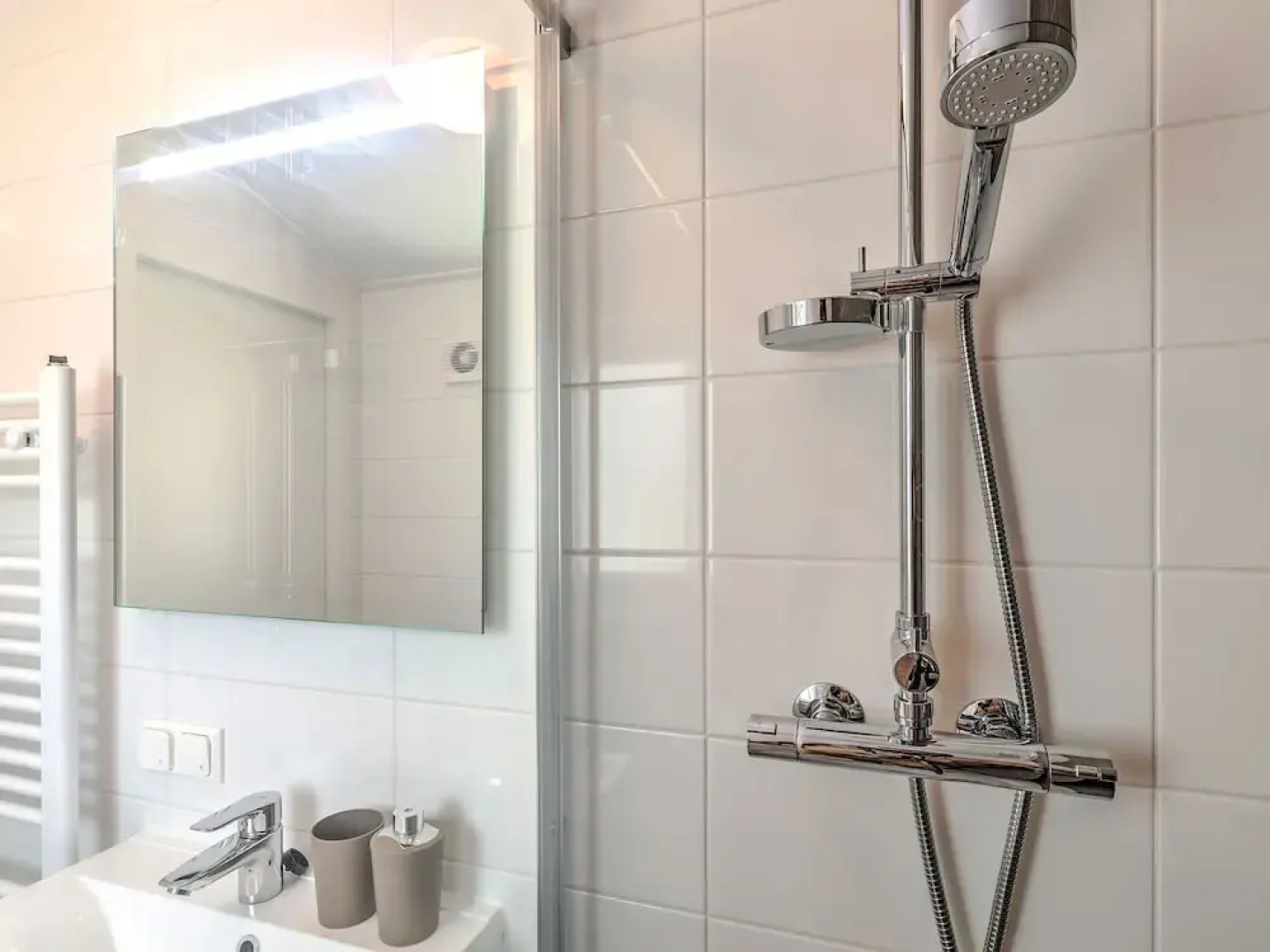 Beautiful Bungalow with Hot Tub in Kaatsheuvel