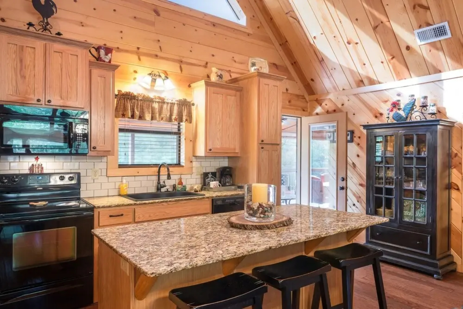 Copper Creek Open Cabin With Game Room and Hot Tub on the Deck by Redawning