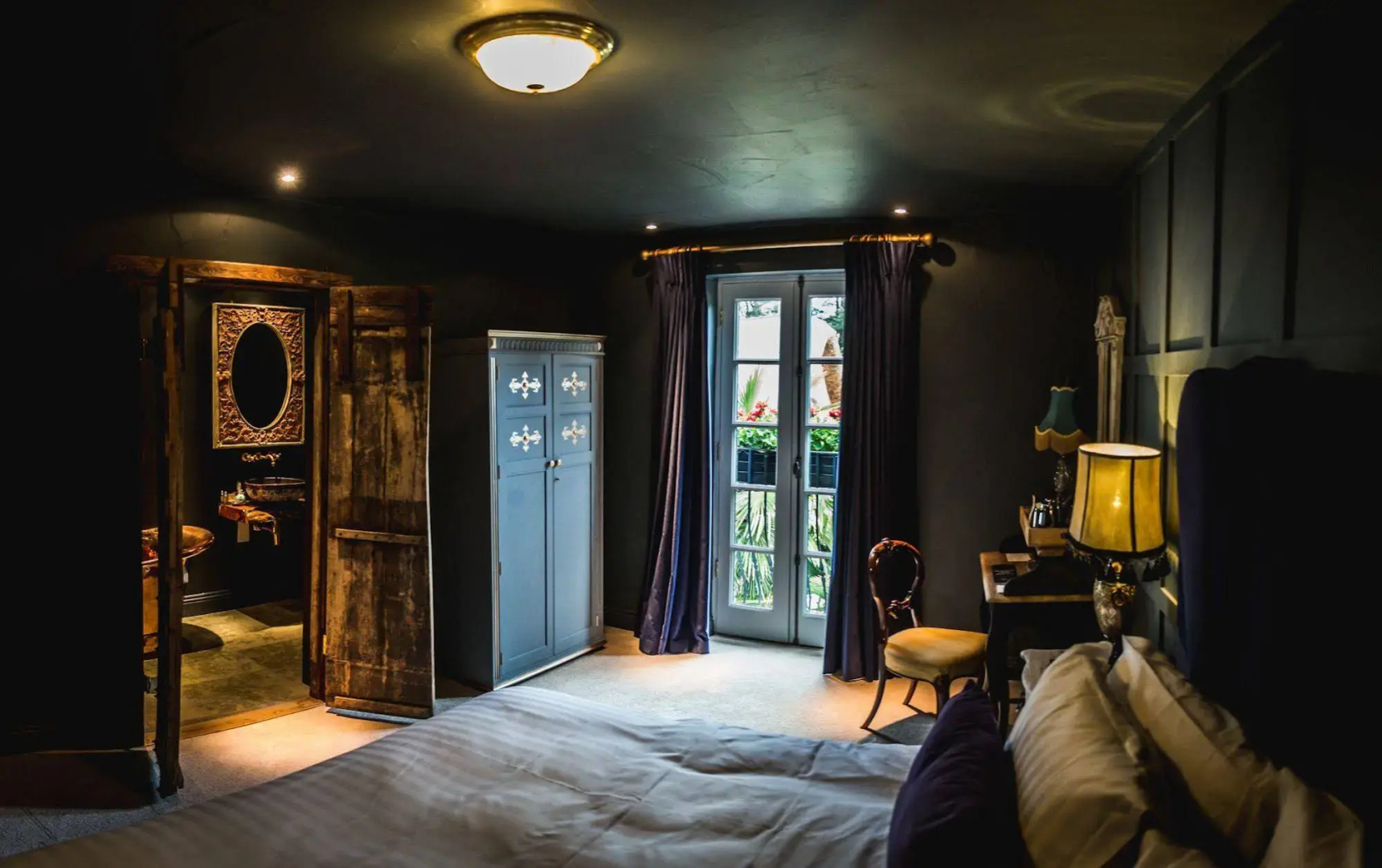 Le Petit Chateau & William de Percy