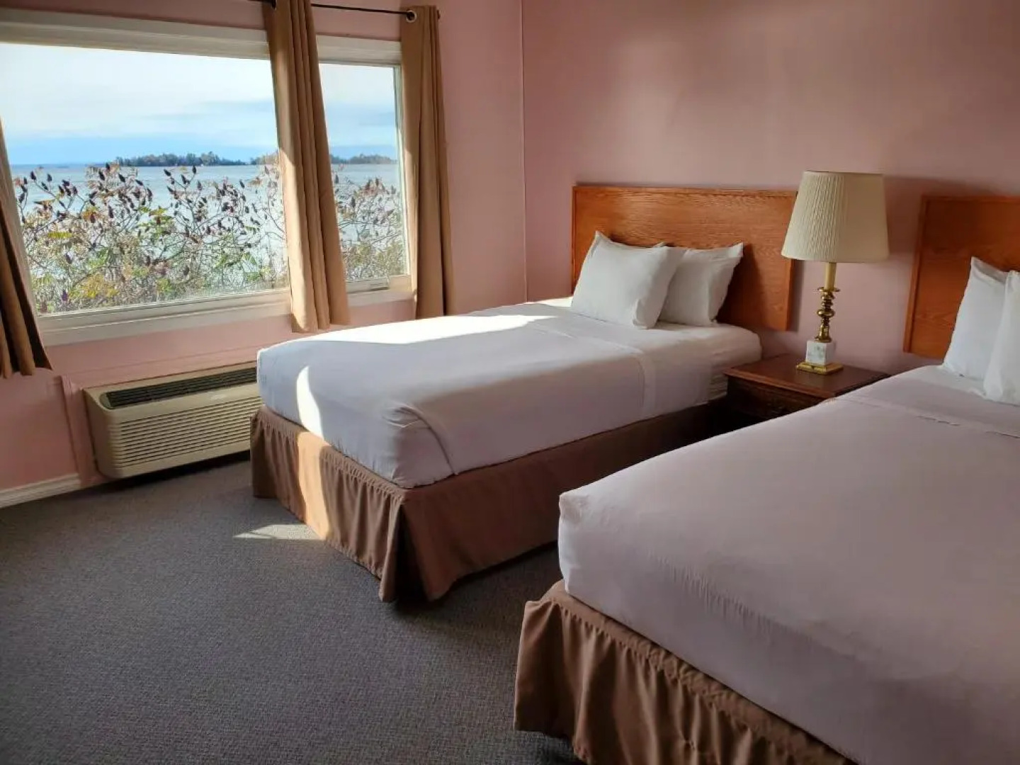 Carolyn Beach Inn & Restaurant