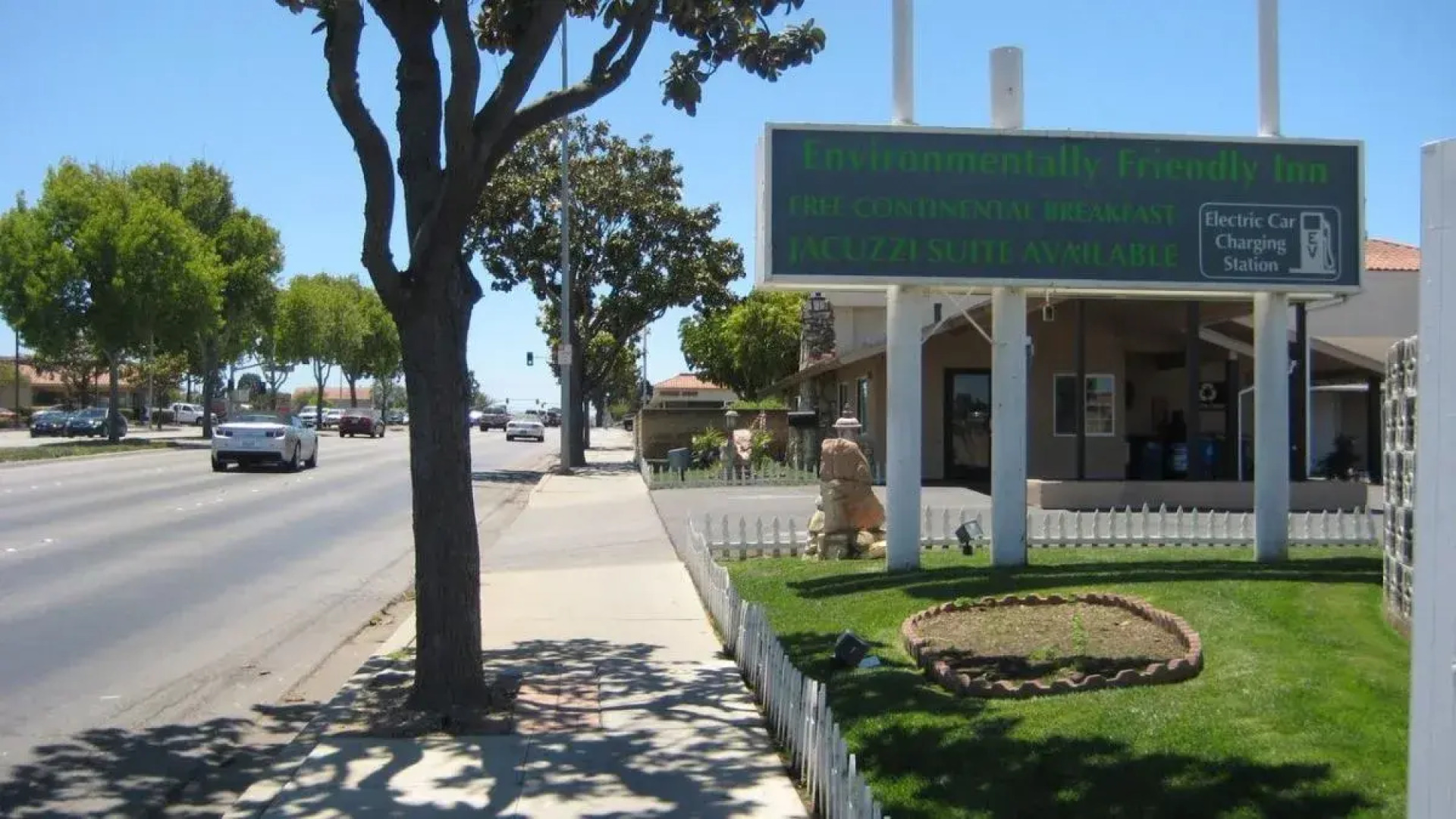 Solaire Inn & Suites