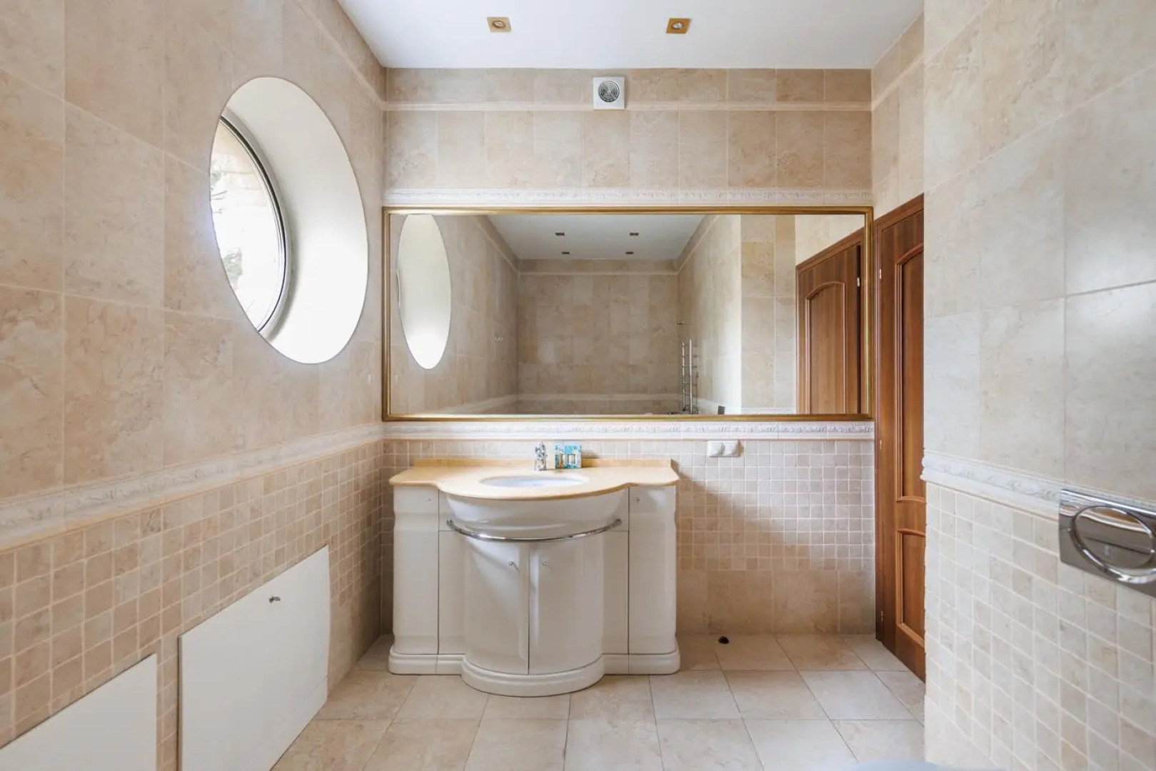 Коттедж с бассейном