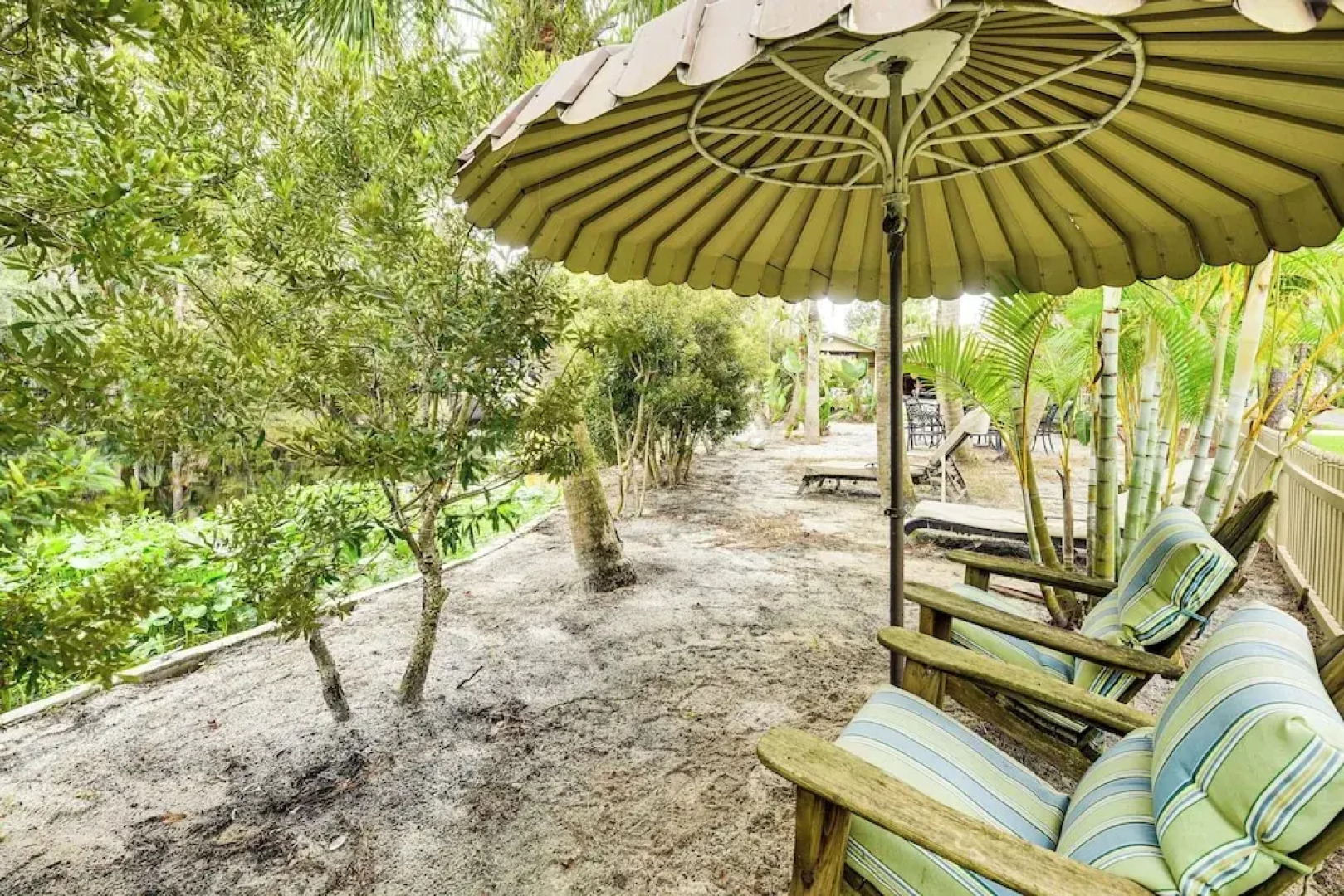 Sandy Shore & Multi-boat Dock! St Johns River Home