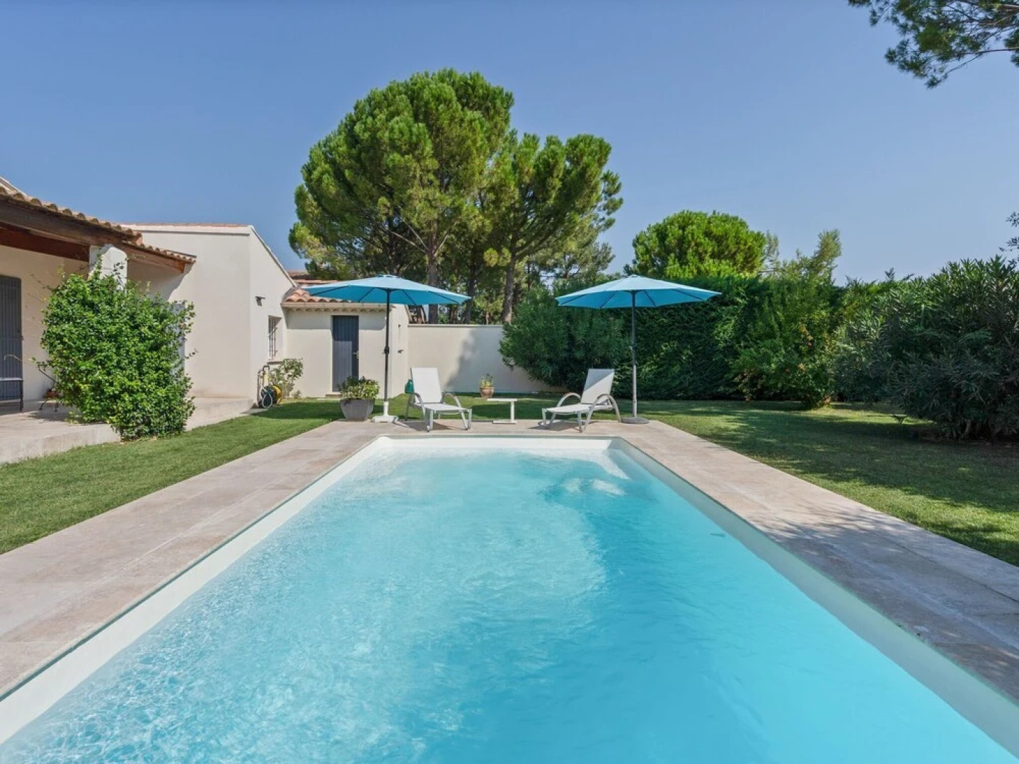 Luxury Modern Villa With Private Pool and Enclosed Garden in the Heart of the Vaucluse