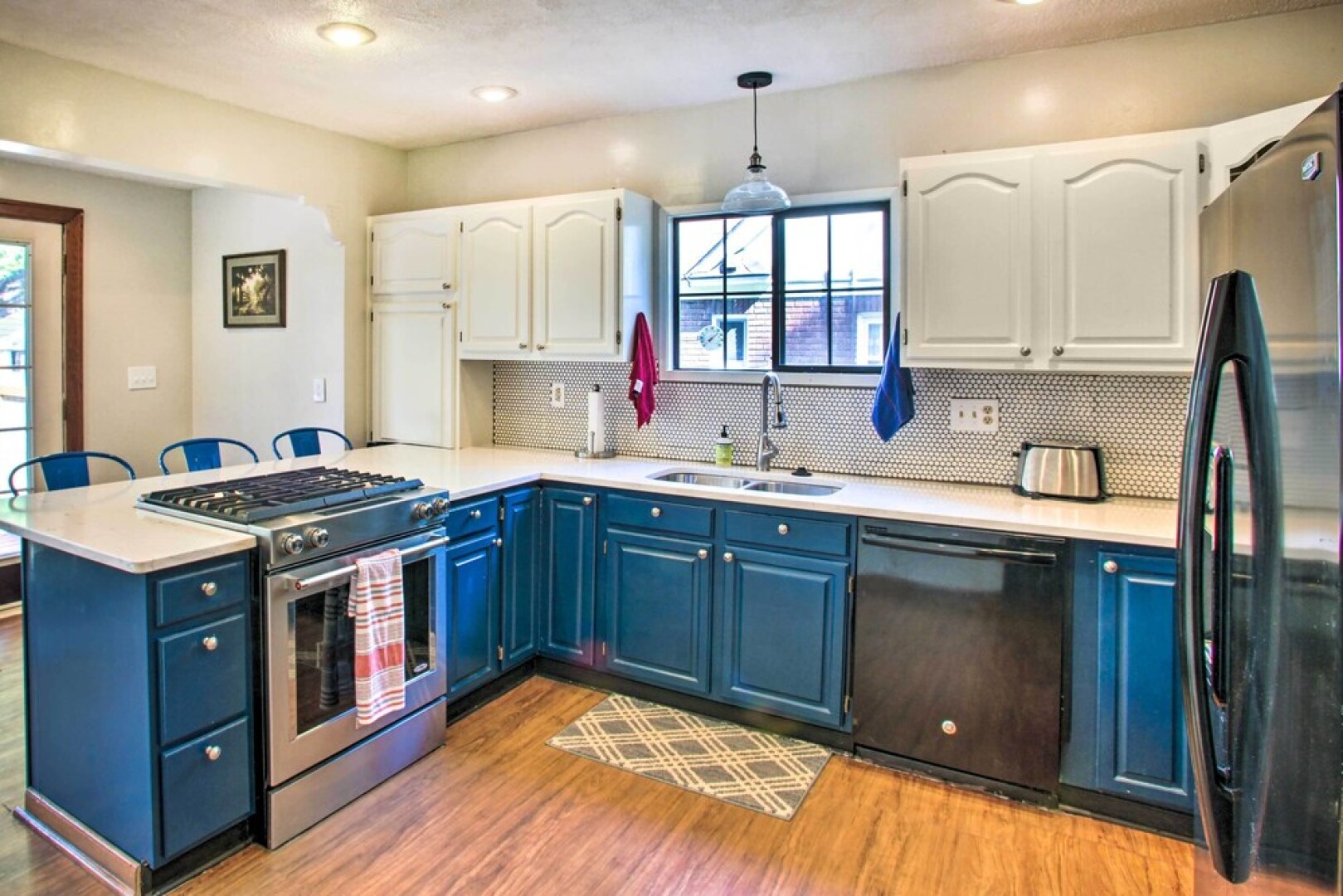 Peaceful Family Home w/ Deck: 3 Mi to Dtwn Spokane