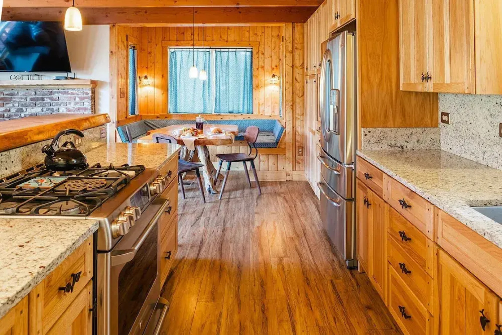 Red House - Minutes to Shaver Lake!