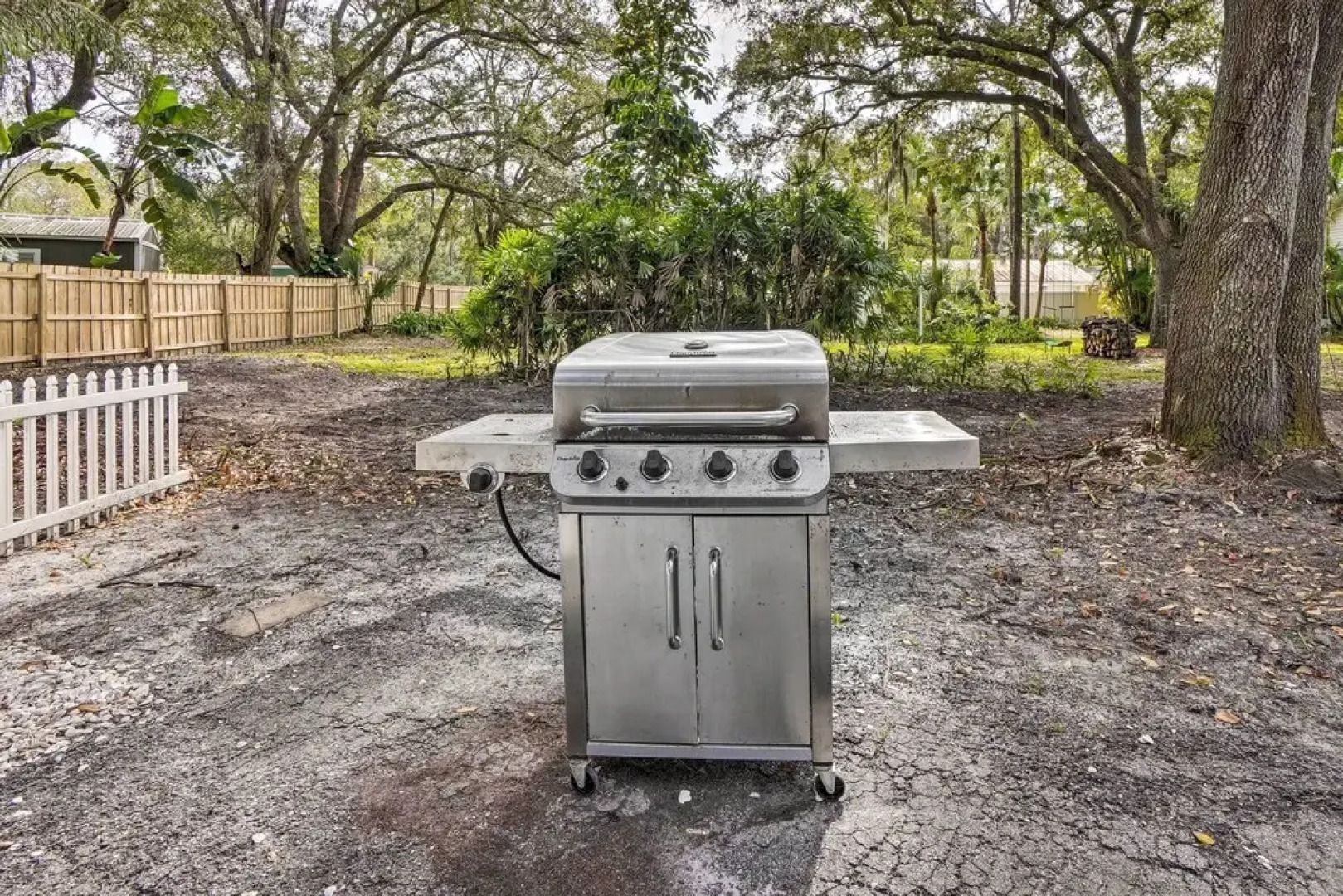 Tropical Palm Harbor Studio: Walk to Gulf!