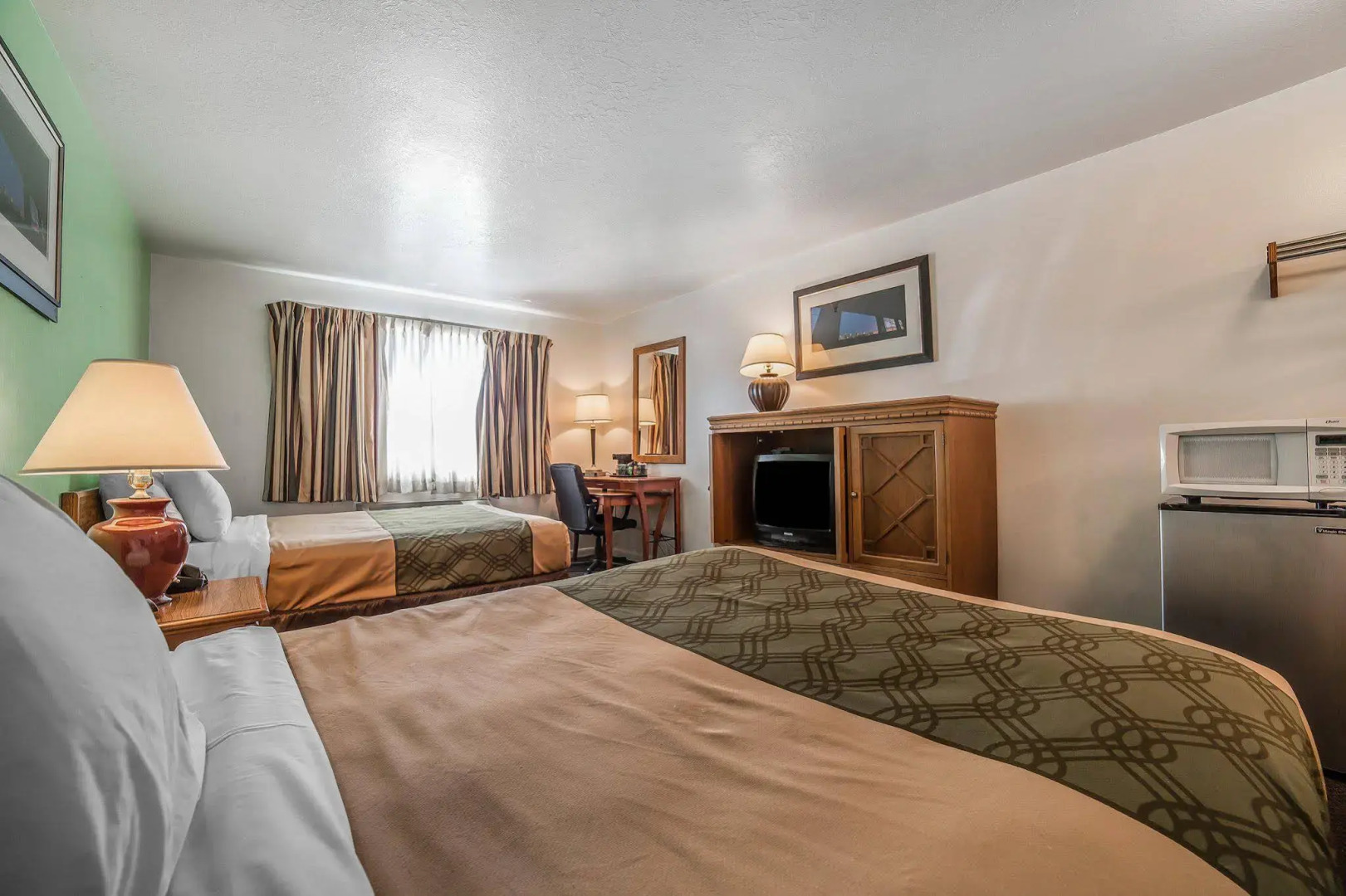 Ameri-Stay Inn & Suites