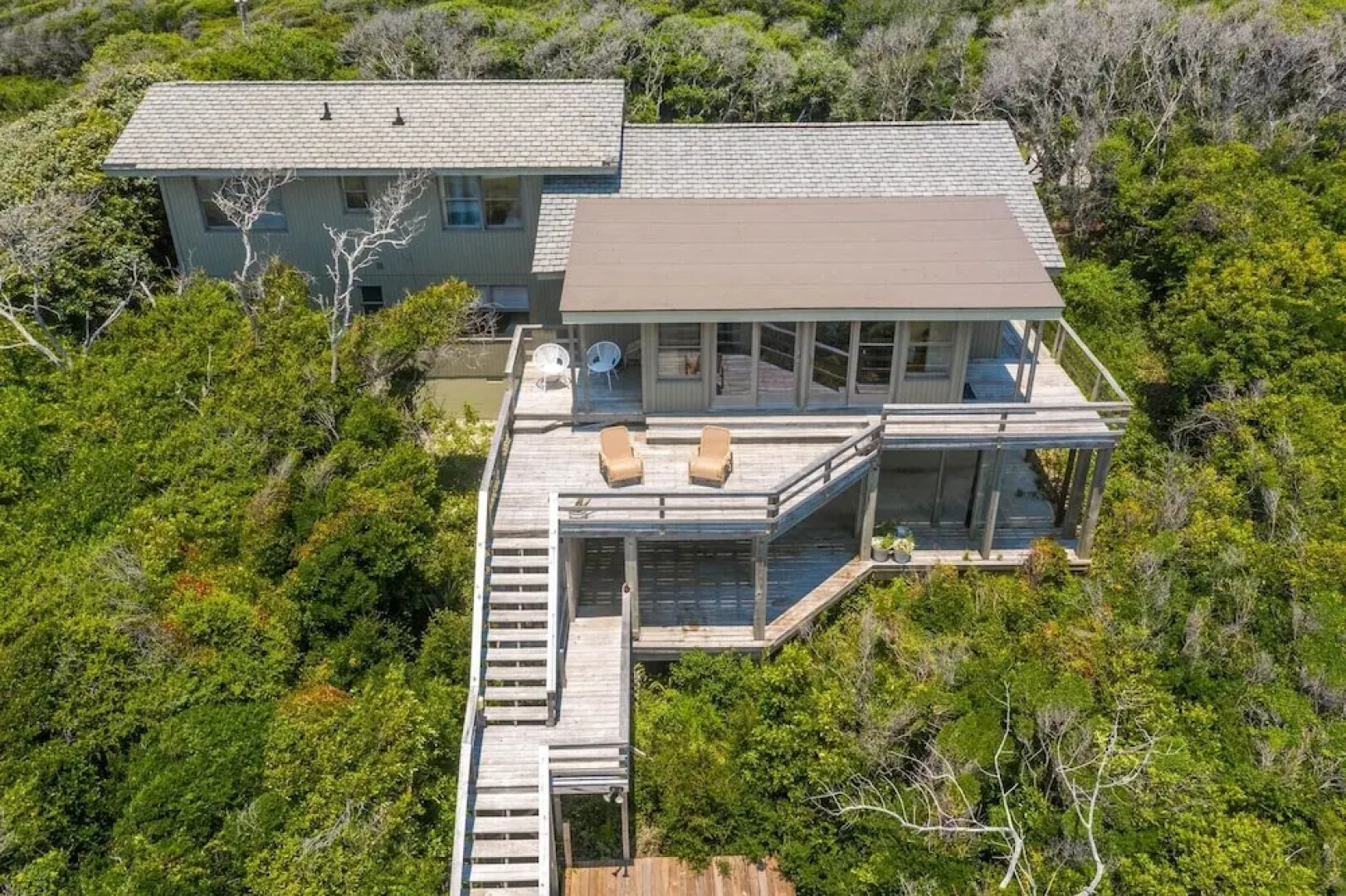 The Green Flash 4 Bedroom Home by RedAwning