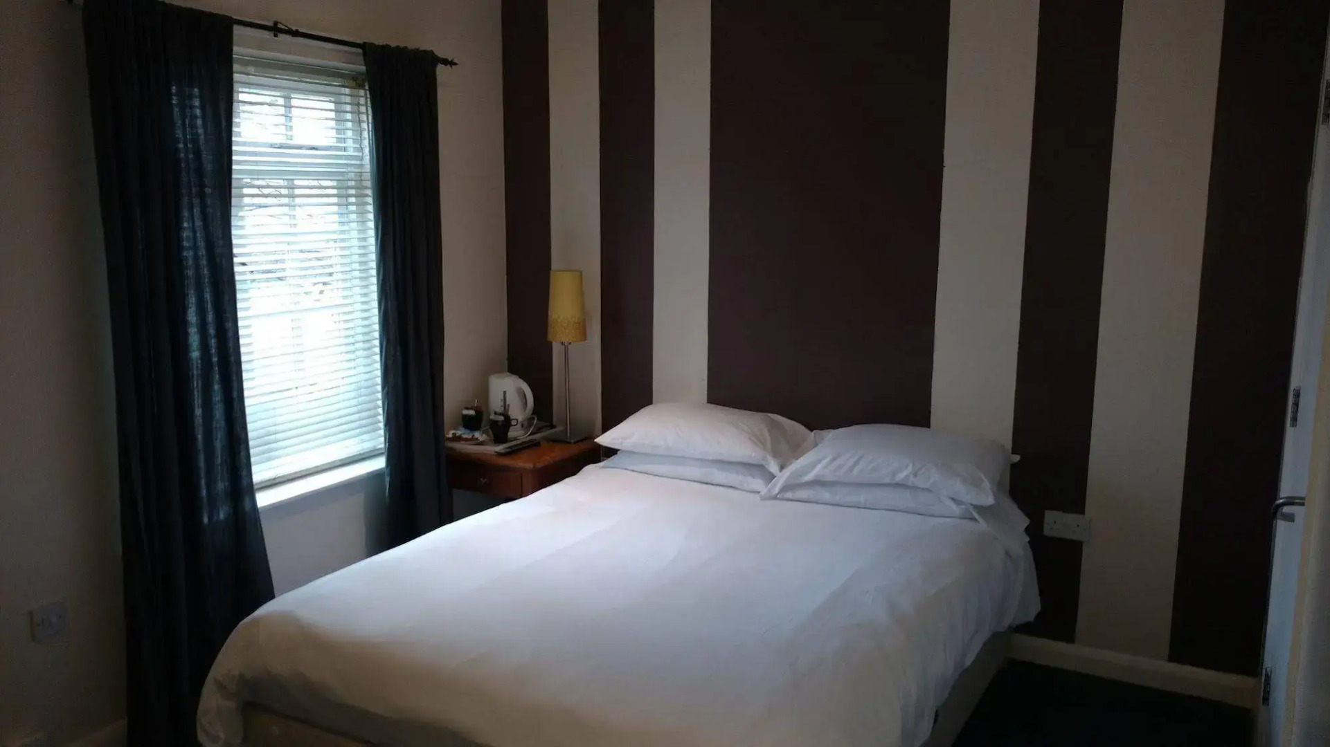 Royal Hotel, Bar & Grill