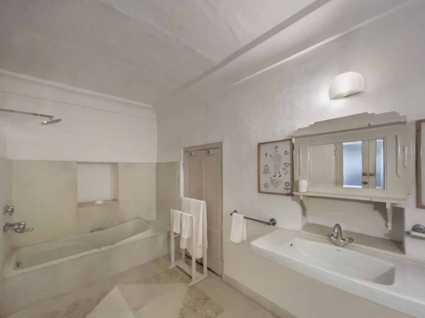 Neemrana Fort-Palace