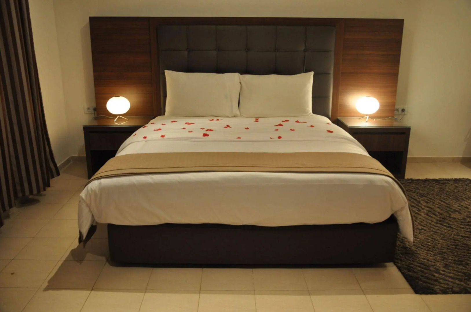 Отель Riviera Royal Hotel, Resort & Casino