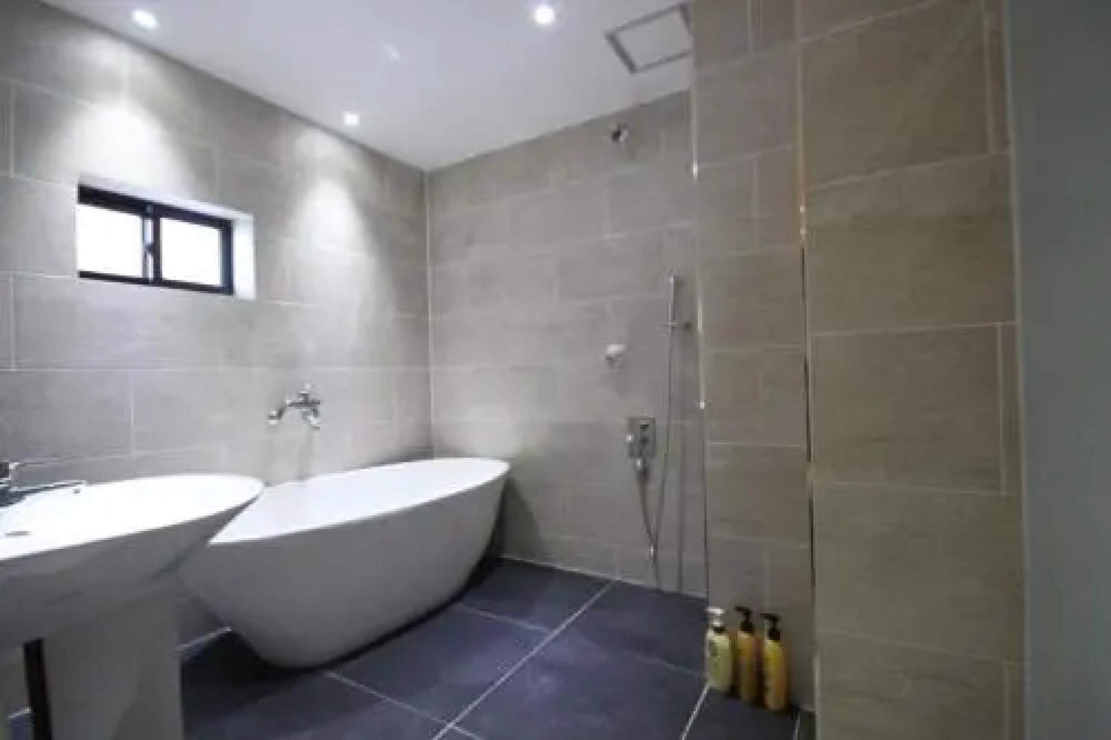 September Motel Oncheon