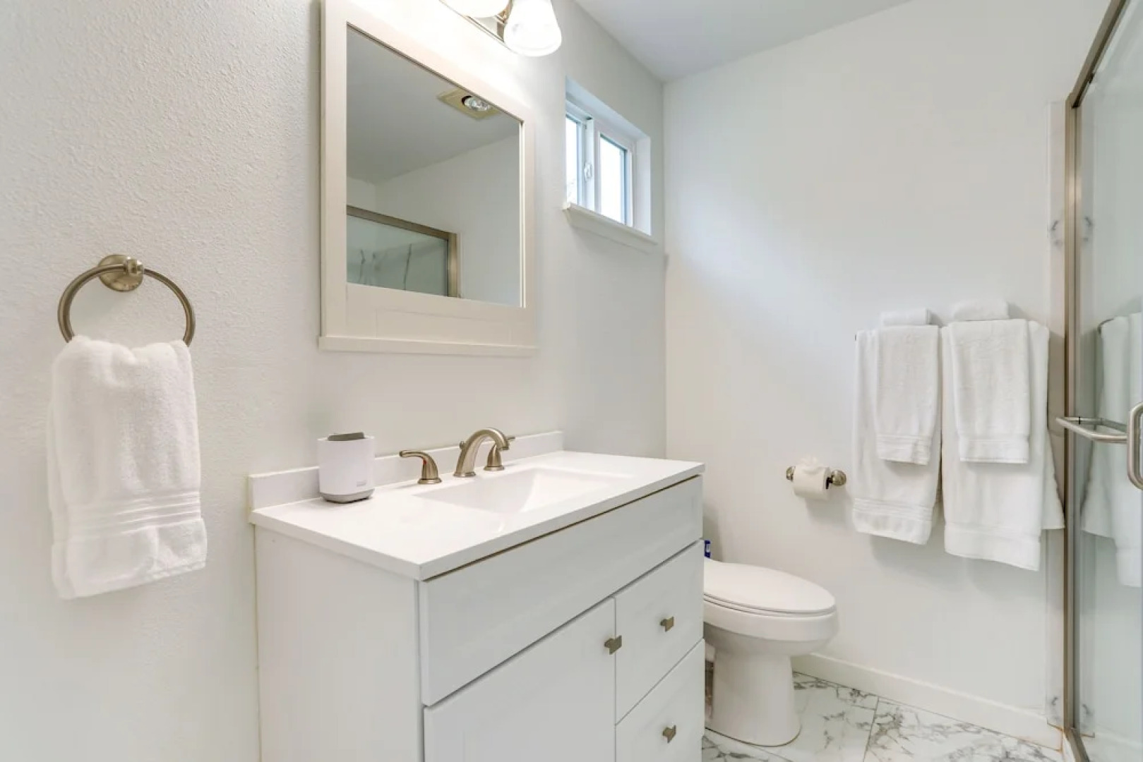 Beautiful Kenmore Retreat Near Marina & Beach!