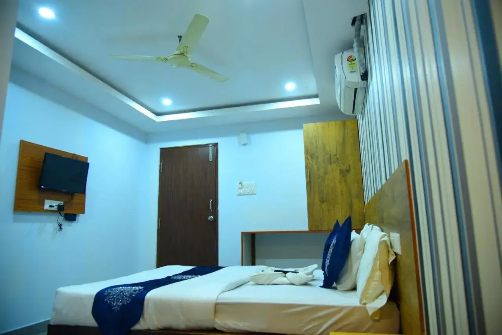 Housefinch Residency