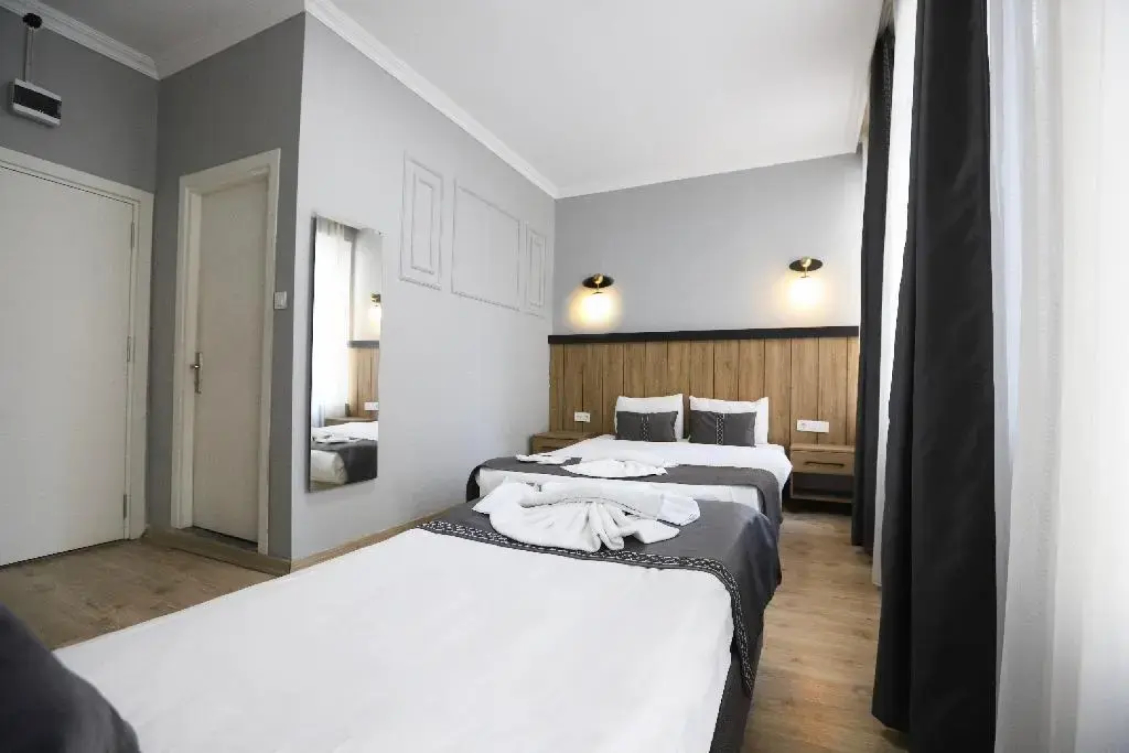 La Pera Suites