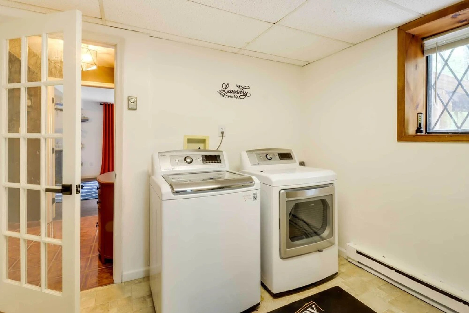 Outdoor Entertainment + Hot Tub: Poconos Home!