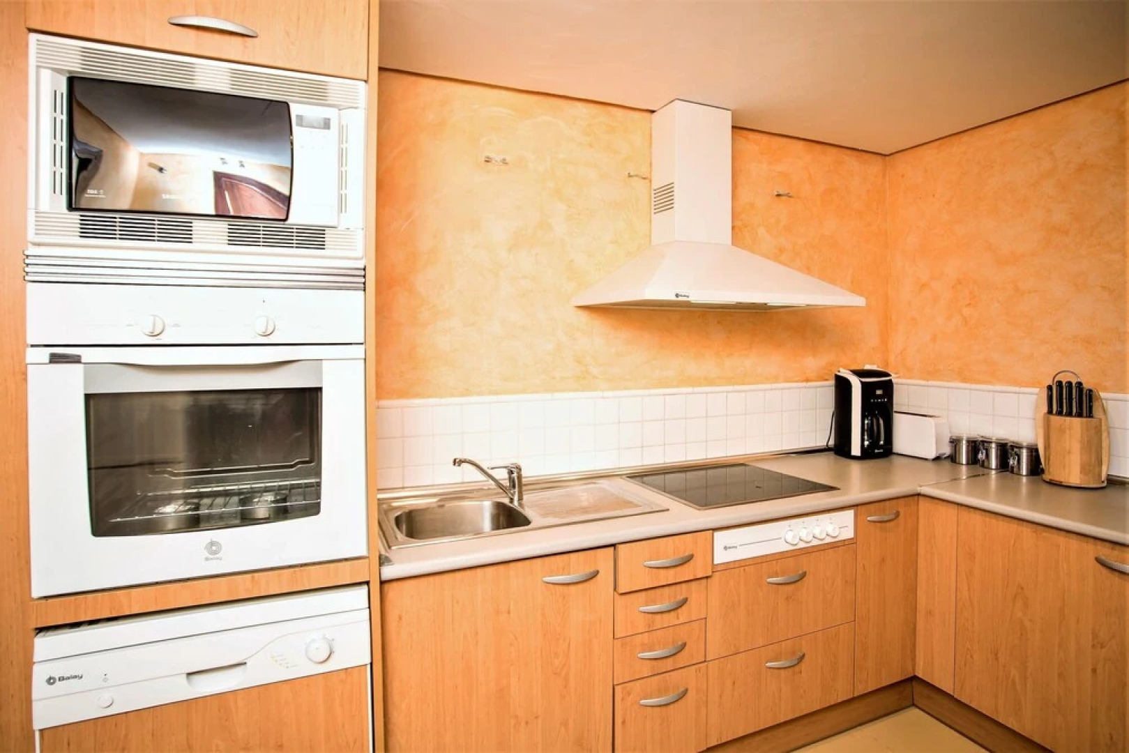 2 Bed Apartment with Mountain and Sea Views VDS33