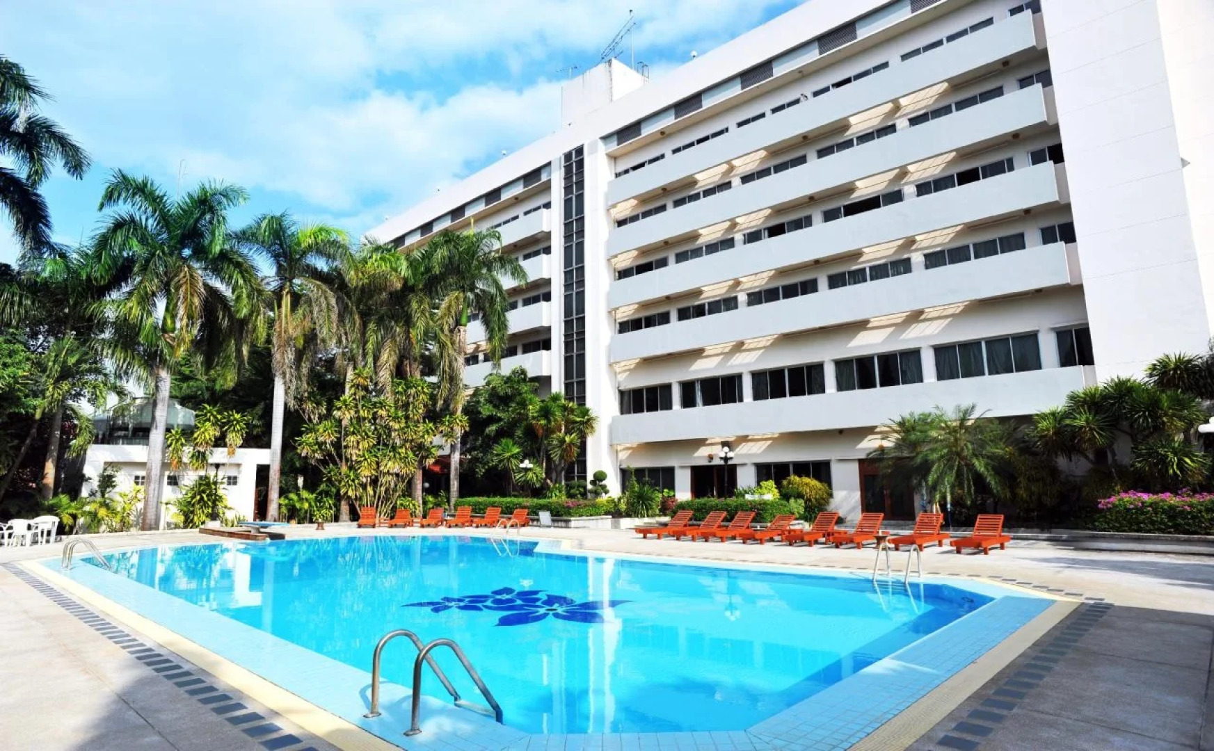 Mae Yom Palace Hotel