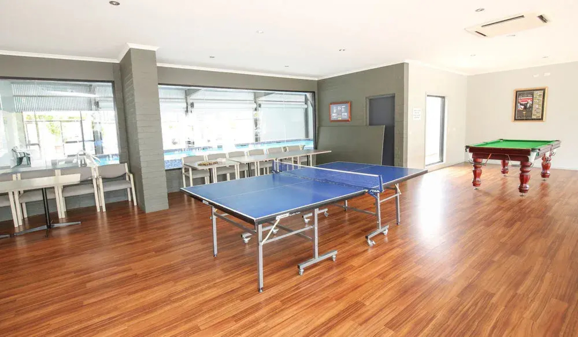 Aquarius Apartments and Cabins